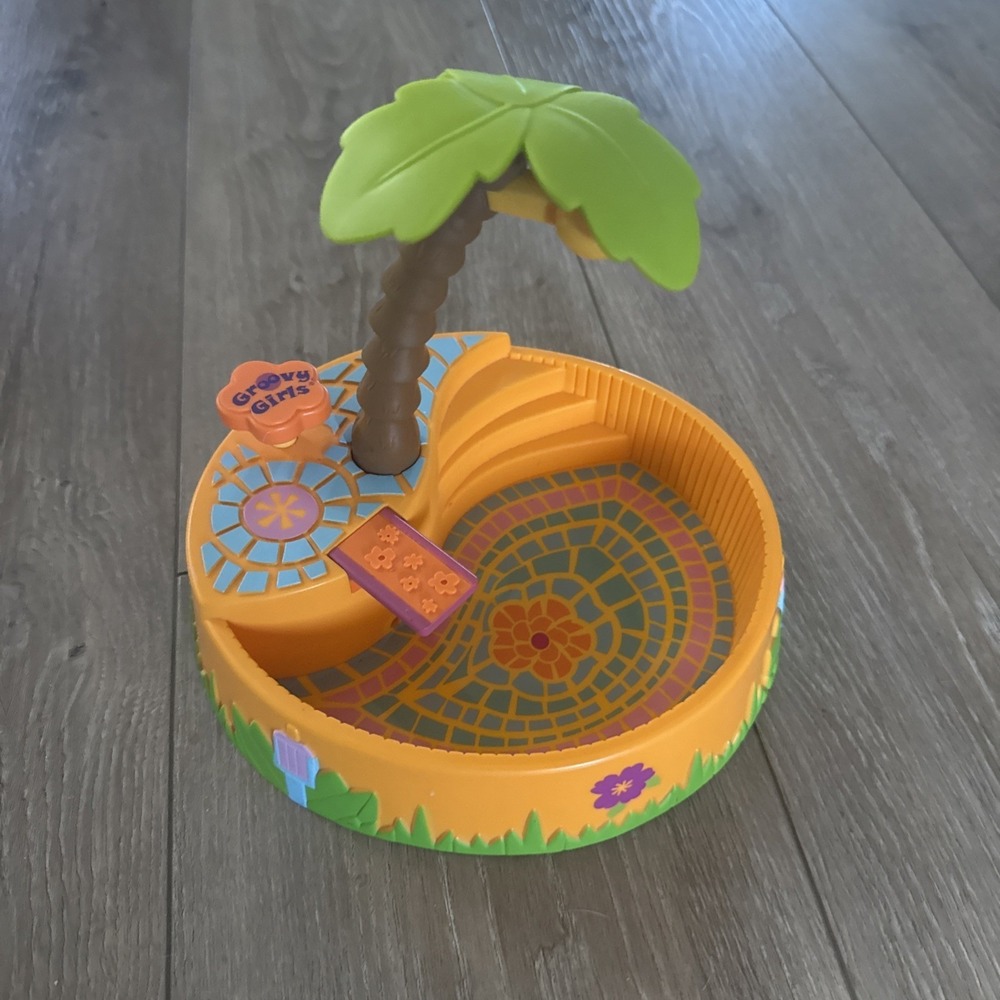 Vintage Manhattan Toys Groovy Girls Mini Splash Bash Pool and  Palm Tree